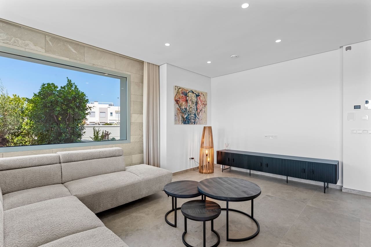 4 slaapkamer Villa te koop in Benijofar met zwembad garage - € 1.495.000 (Ref: 8975873)