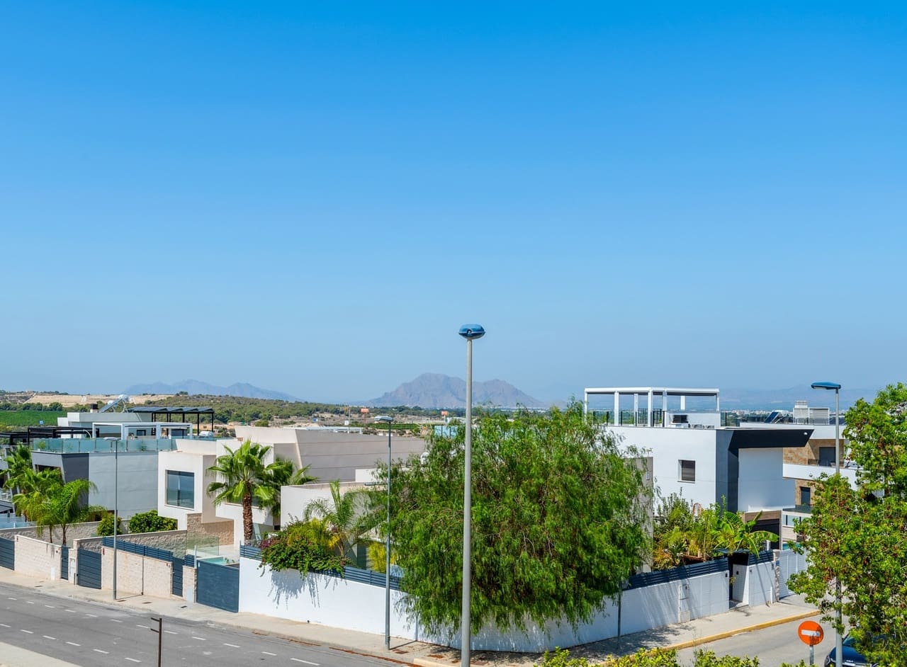 4 slaapkamer Villa te koop in Benijofar met zwembad garage - € 1.495.000 (Ref: 8975873)