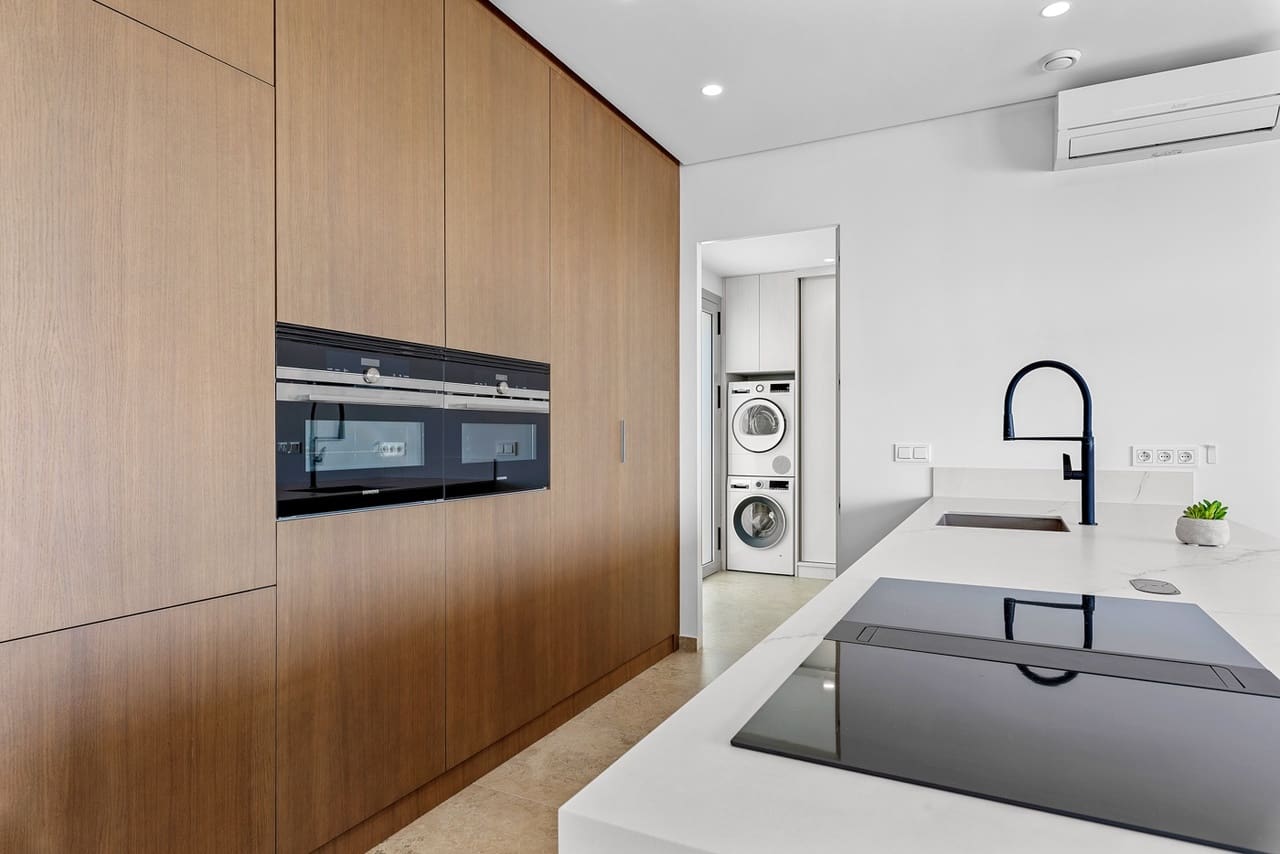 4 slaapkamer Villa te koop in Benijofar met zwembad garage - € 1.495.000 (Ref: 8975873)