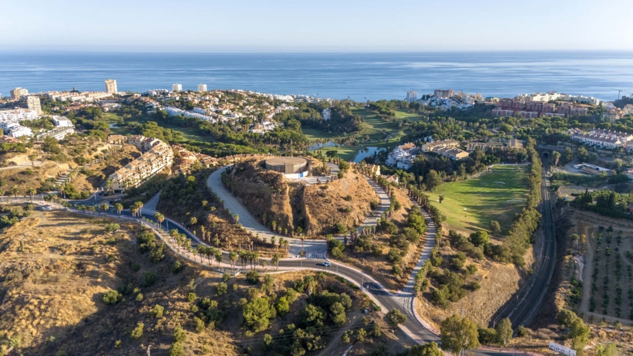 3 sypialnia Penthouse na sprzedaż w Benalmadena z basenem - 960 000 € (Ref: 8996572)