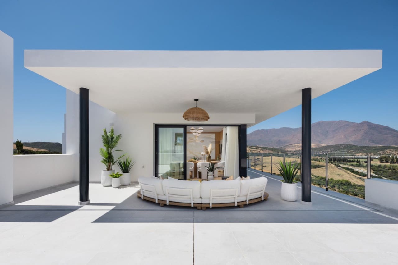 Ático de 3 habitaciones en Casares en venta con piscina - 1.021.000 € (Ref: 8996816)