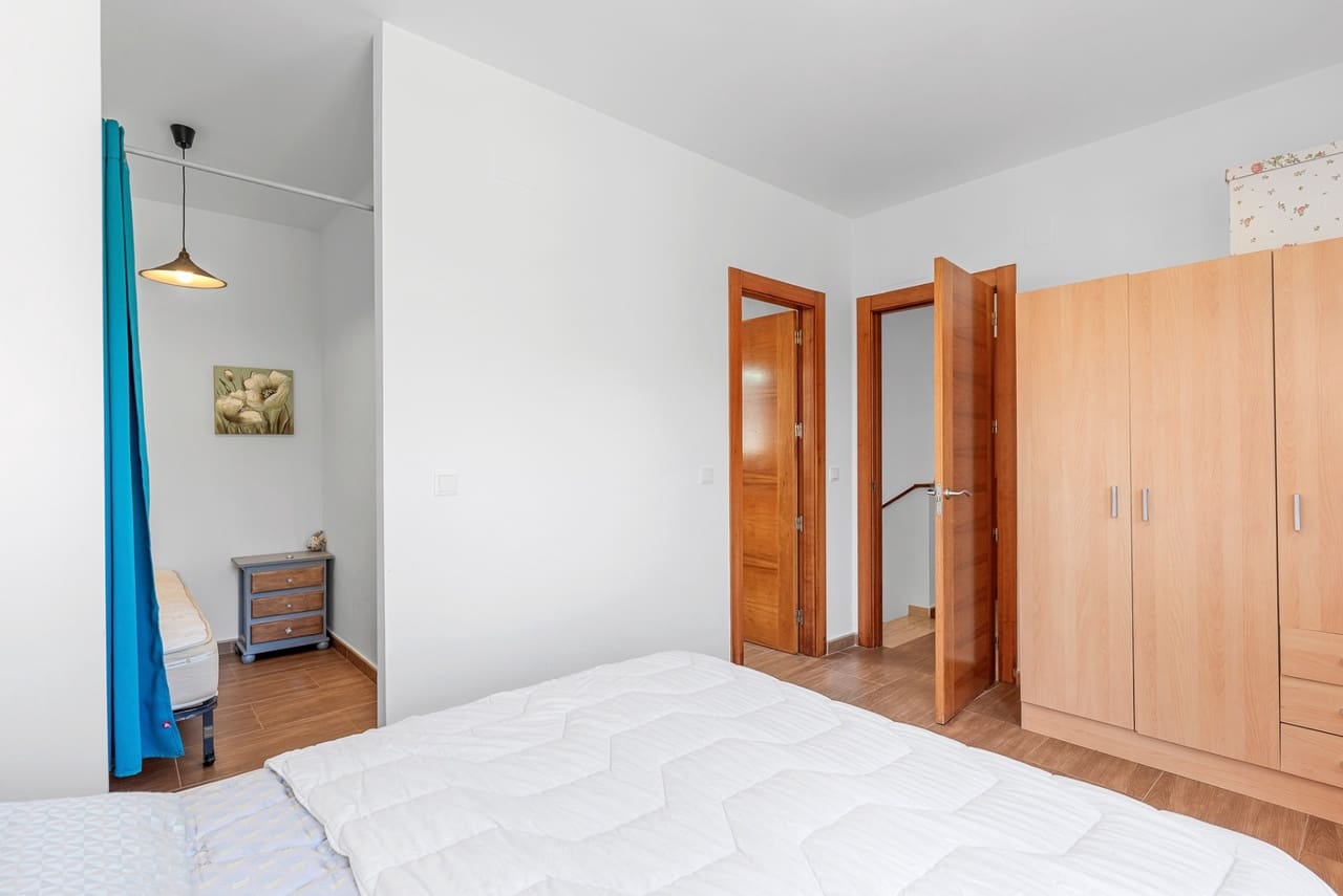 5 bedroom Villa for sale in Alfaz del Pi / L'Alfas del Pi with pool - € 499,000 (Ref: 9004660)