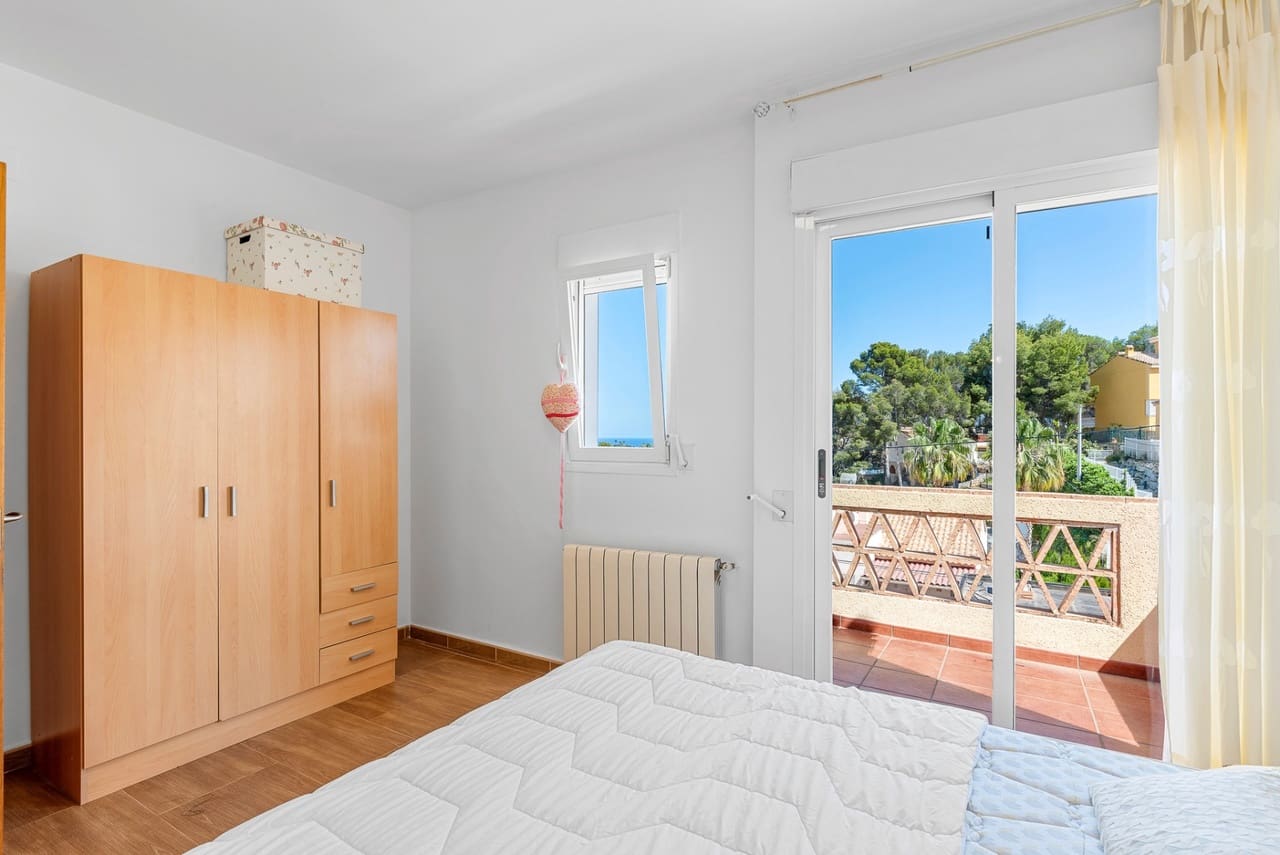 5 bedroom Villa for sale in Alfaz del Pi / L'Alfas del Pi with pool - € 499,000 (Ref: 9004660)