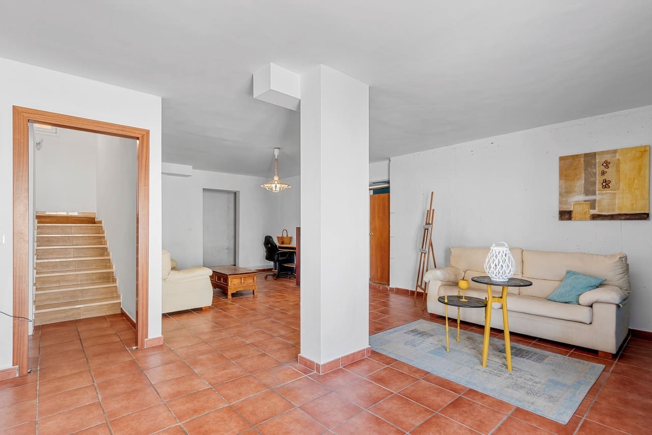 5 bedroom Villa for sale in Alfaz del Pi / L'Alfas del Pi with pool - € 499,000 (Ref: 9004660)