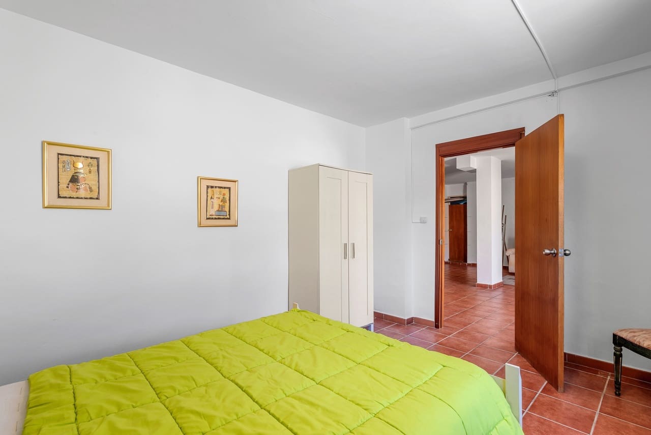 5 bedroom Villa for sale in Alfaz del Pi / L'Alfas del Pi with pool - € 499,000 (Ref: 9004660)