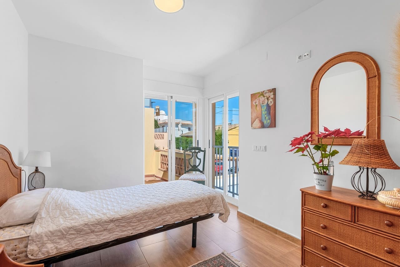 5 bedroom Villa for sale in Alfaz del Pi / L'Alfas del Pi with pool - € 499,000 (Ref: 9004660)