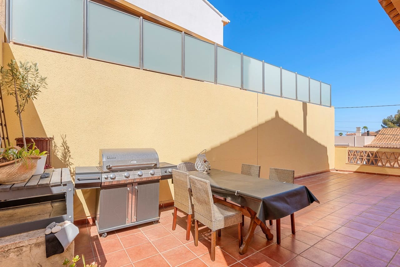 5 bedroom Villa for sale in Alfaz del Pi / L'Alfas del Pi with pool - € 499,000 (Ref: 9004660)