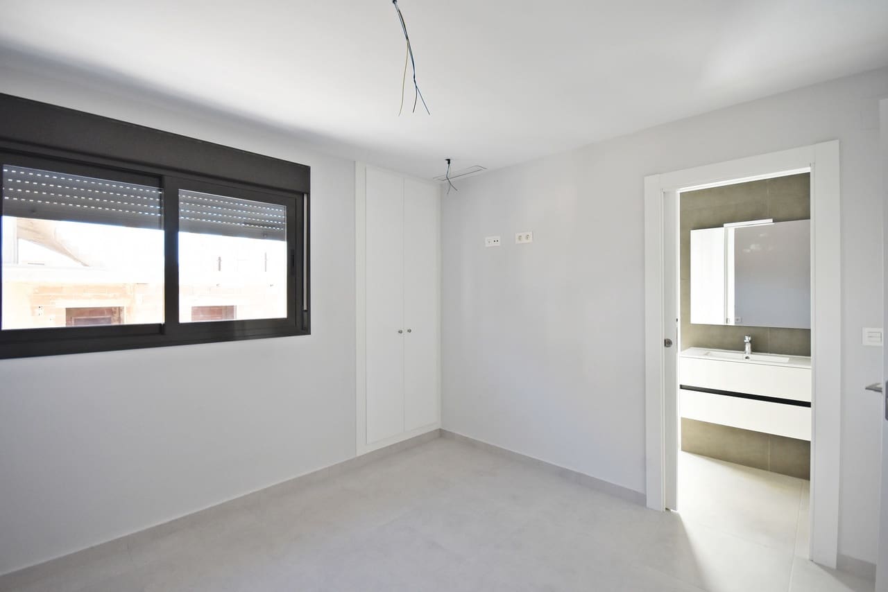 3 slaapkamer Villa te koop in Alamillo met zwembad garage - € 340.000 (Ref: 9024102)