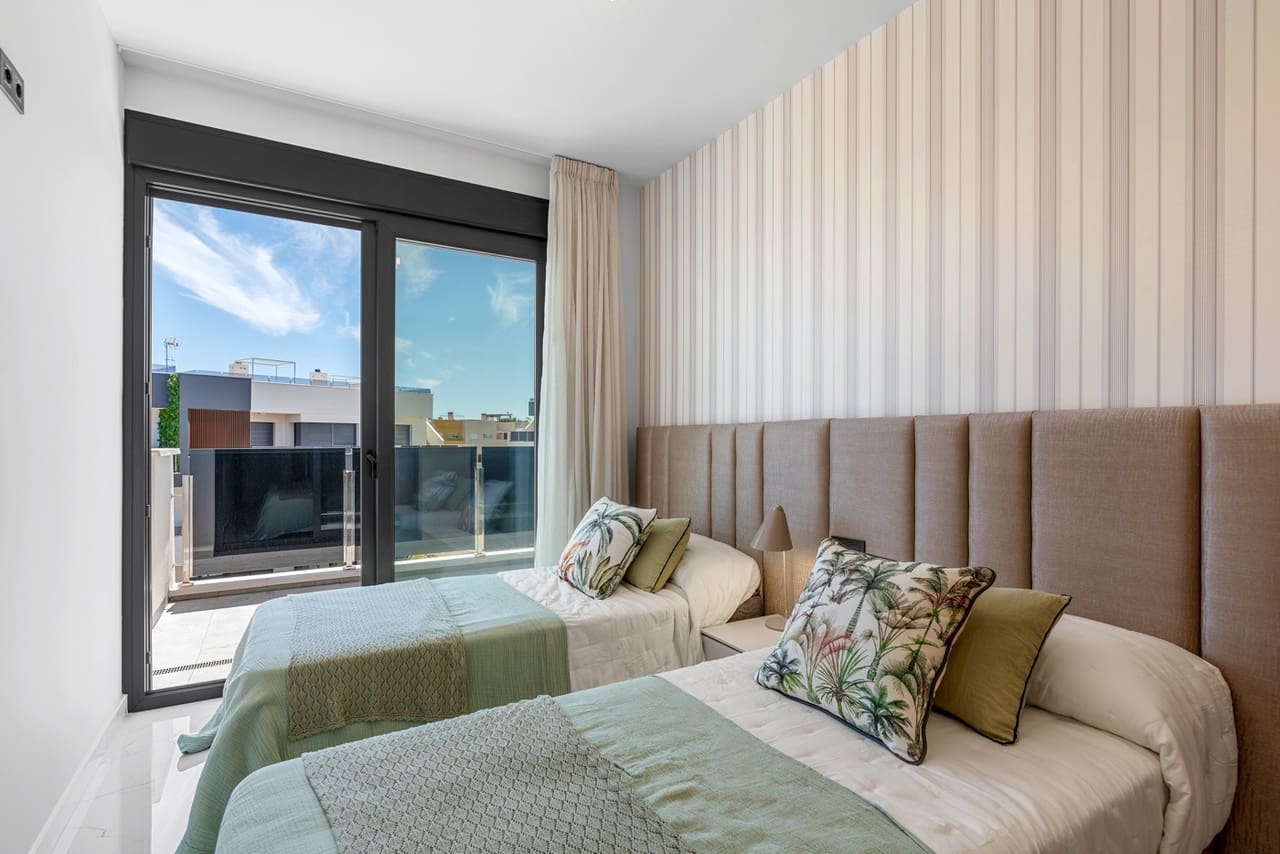 3 soveværelse Penthouse til salg i Orihuela Costa med swimmingpool - € 990.000 (Ref: 9029275)