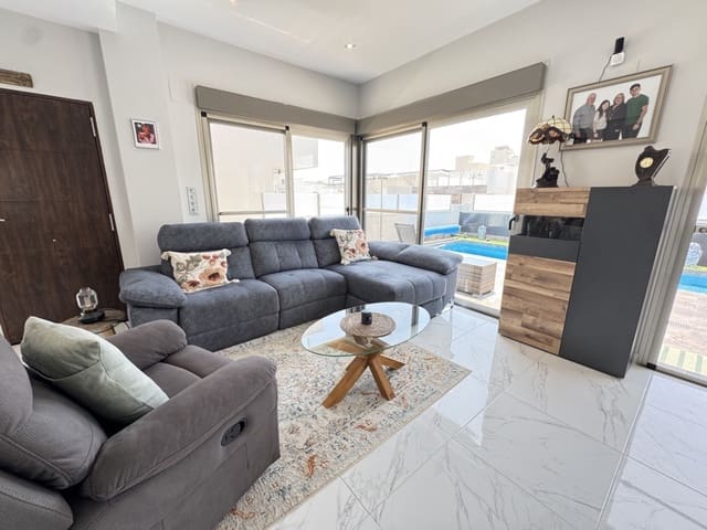 4 camera da letto Villa in vendita in Villamartin, Orihuela con piscina - 450.000 € (Rif: 9039973)