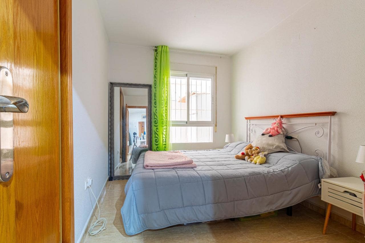 Apartamento de 3 habitaciones en Torrevieja en venta con piscina - 250.000 € (Ref: 9074910)