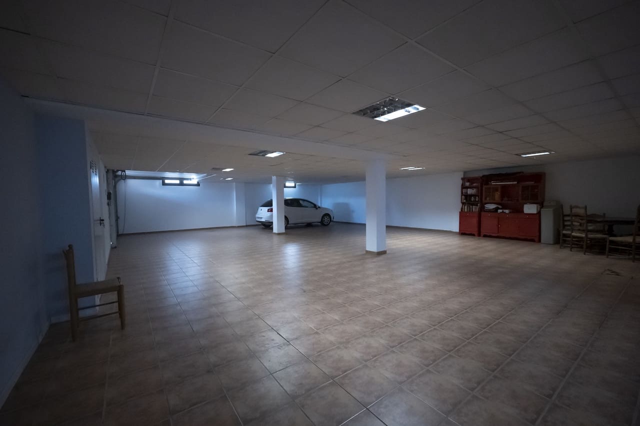 4 bedroom Villa for sale in Avileses with pool garage - € 1,350,000 (Ref: 9081359)