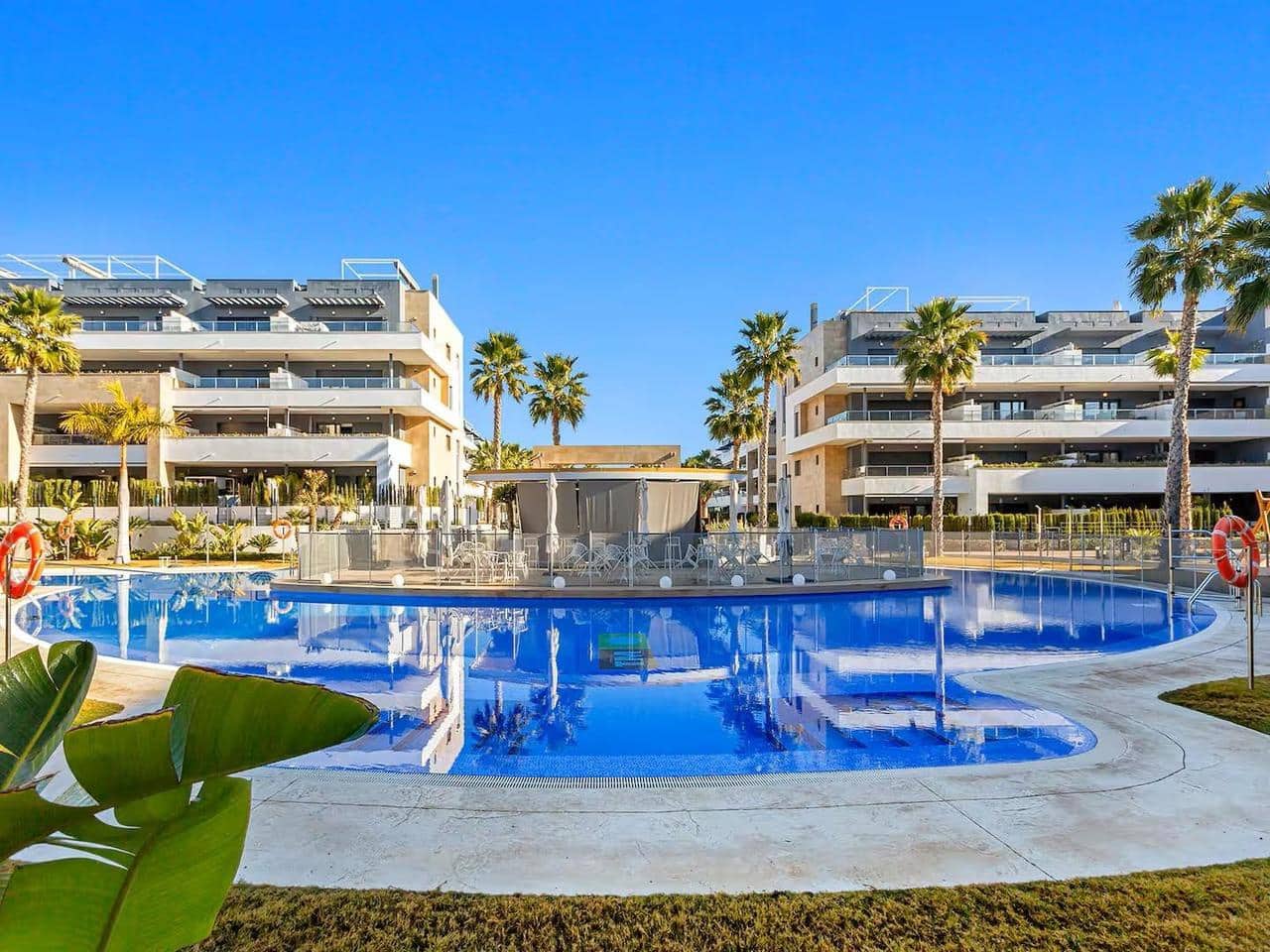 Apartamento de 2 habitaciones en Orihuela Costa en venta - 395.000 € (Ref: 9106353)