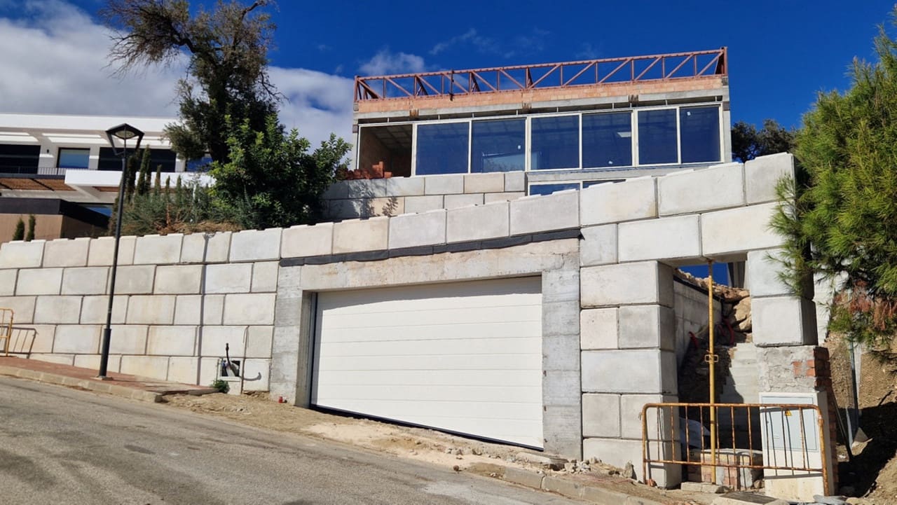 5 bedroom Villa for sale in Mijas with pool - € 1,599,000 (Ref: 9111939)