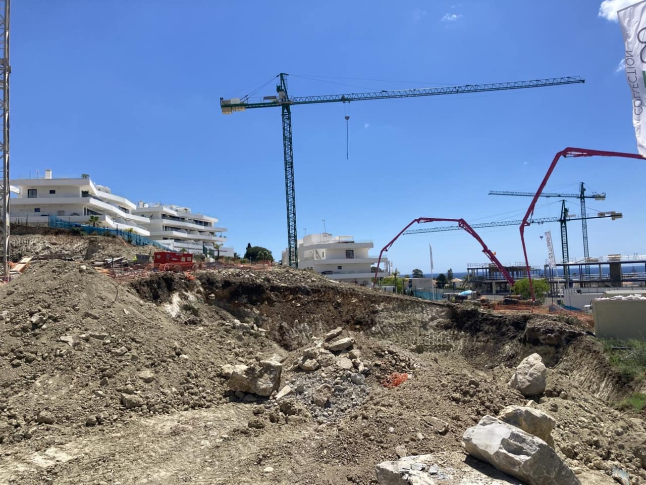 3 makuuhuone Huoneisto myytävänä paikassa Estepona mukana uima-altaan - 710 000 € (Ref: 9112119)