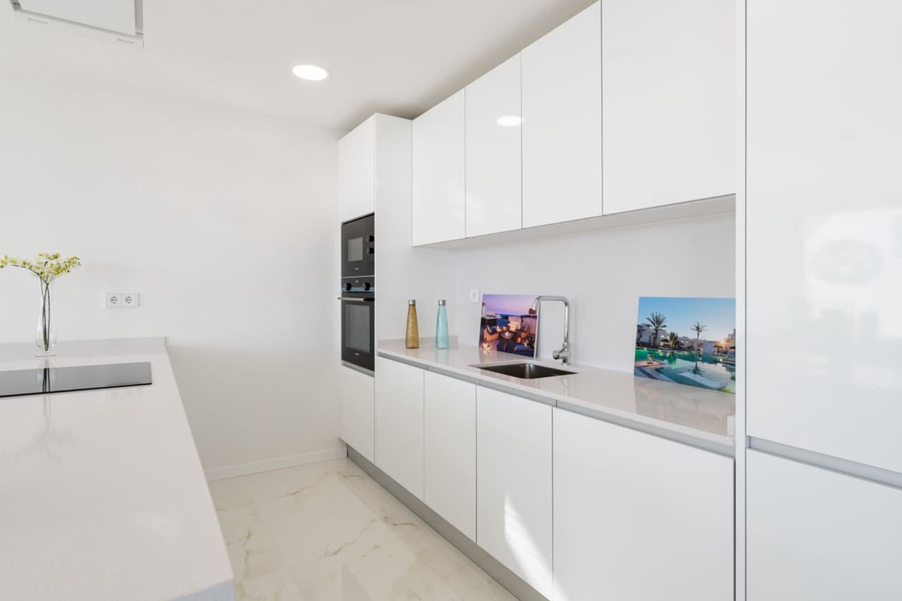 Apartamento de 3 habitaciones en Estepona en venta con piscina - 725.000 € (Ref: 9112169)