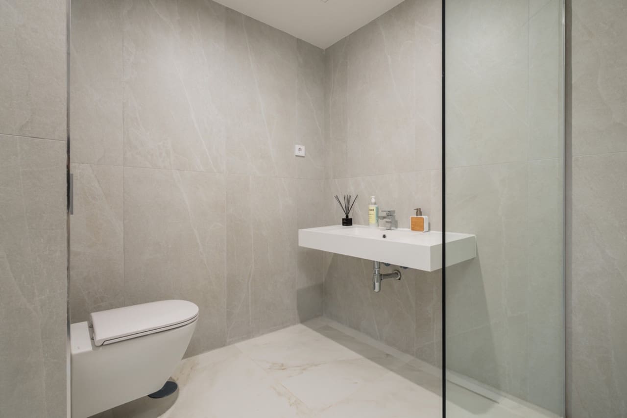 Apartamento de 3 habitaciones en Estepona en venta con piscina - 725.000 € (Ref: 9112169)