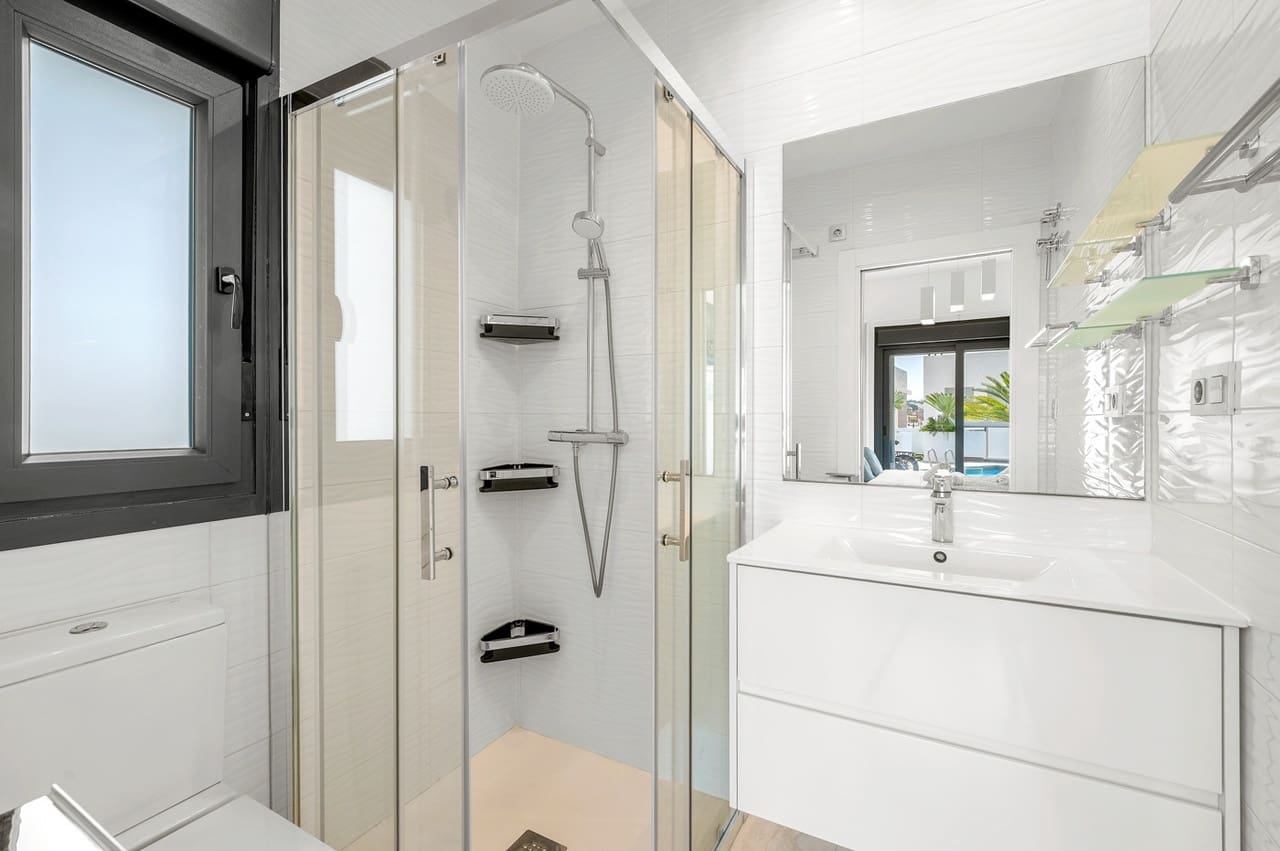 3 slaapkamer Villa te koop in Orihuela Costa met zwembad - € 759.000 (Ref: 9129466)