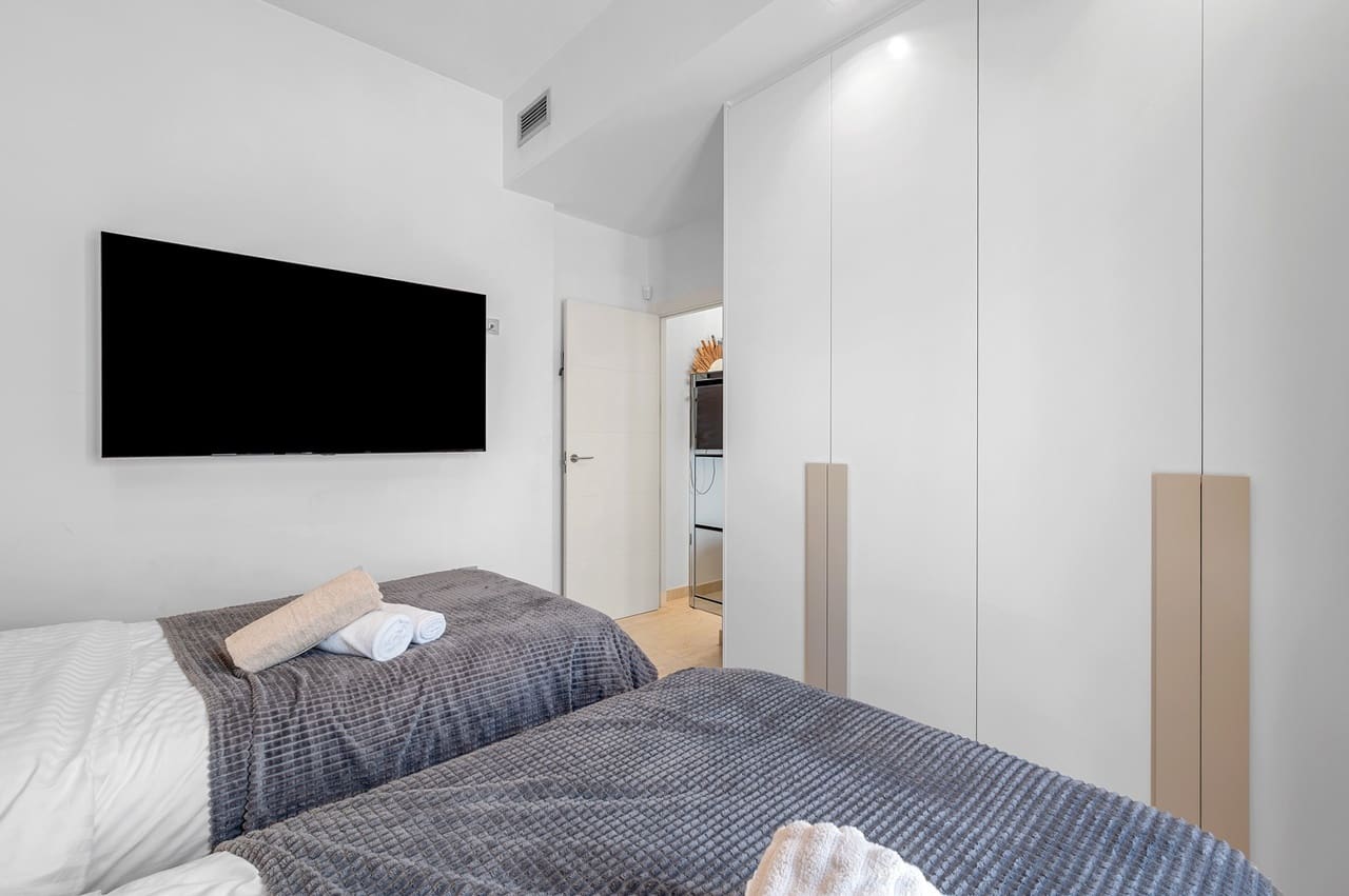 3 slaapkamer Villa te koop in Orihuela Costa met zwembad - € 759.000 (Ref: 9129466)