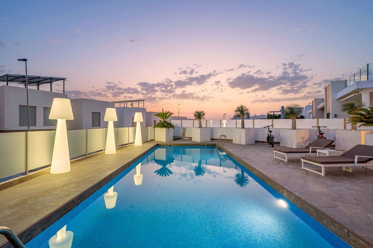 3 slaapkamer Villa te koop in Orihuela Costa met zwembad - € 759.000 (Ref: 9129466)