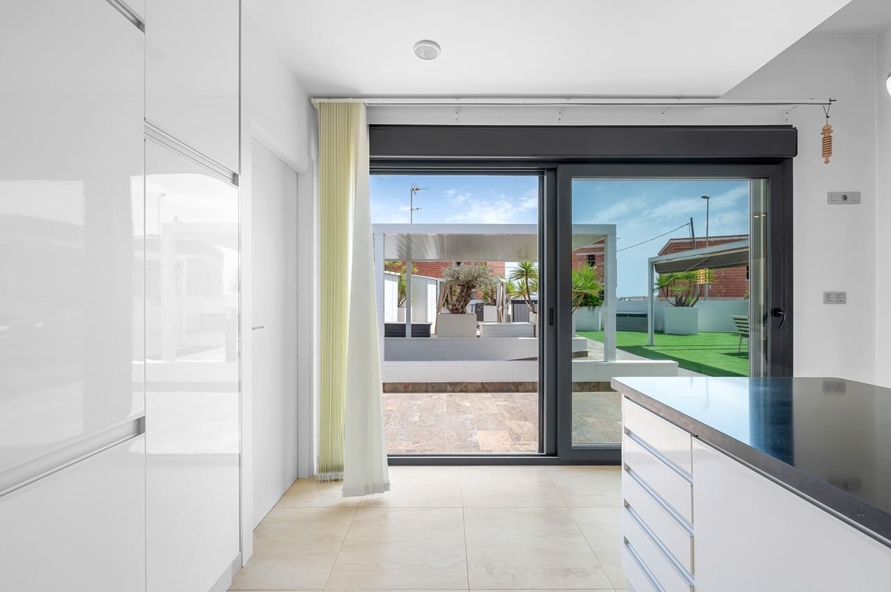 3 slaapkamer Villa te koop in Orihuela Costa met zwembad - € 759.000 (Ref: 9129466)