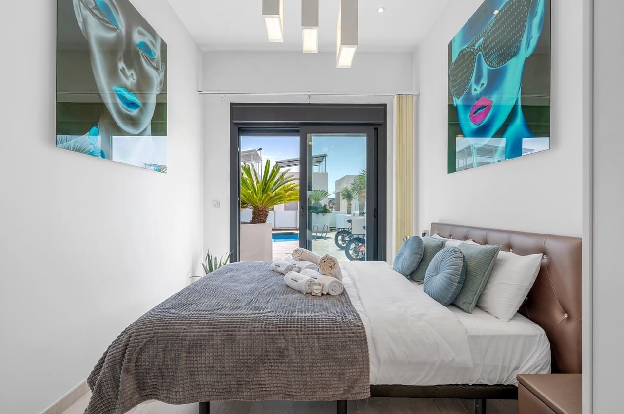 3 slaapkamer Villa te koop in Orihuela Costa met zwembad - € 759.000 (Ref: 9129466)