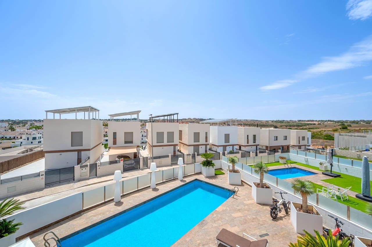 3 slaapkamer Villa te koop in Orihuela Costa met zwembad - € 759.000 (Ref: 9129466)