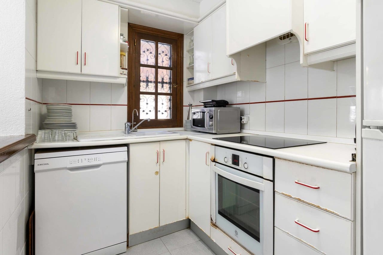 4 sypialnia Willa na sprzedaż w La Zenia z basenem garażem - 585 000 € (Ref: 9130668)