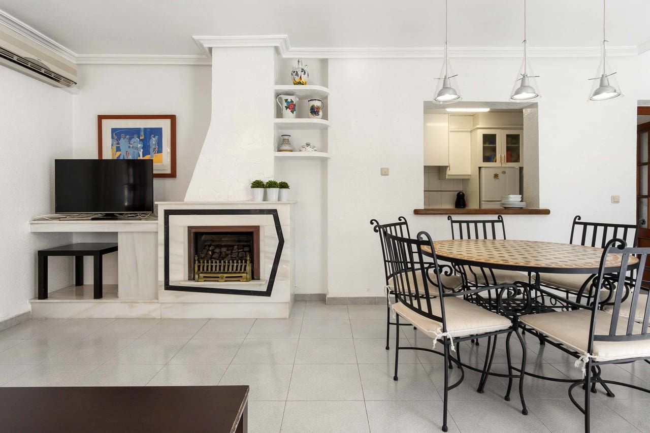 4 sypialnia Willa na sprzedaż w La Zenia z basenem garażem - 585 000 € (Ref: 9130668)