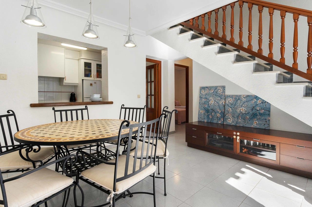 4 sypialnia Willa na sprzedaż w La Zenia z basenem garażem - 585 000 € (Ref: 9130668)