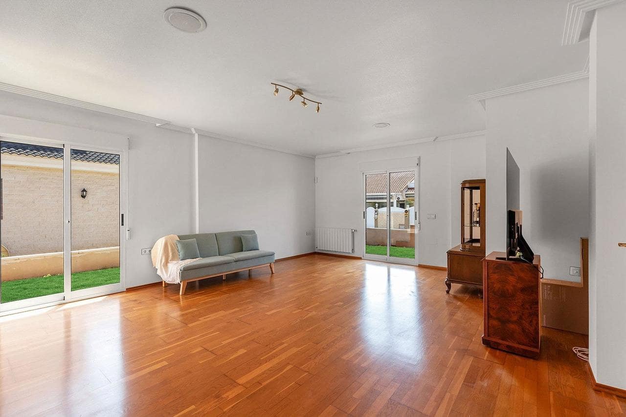 Chalet de 2 habitaciones en Pilar de la Horadada en venta - 739.000 € (Ref: 9136881)