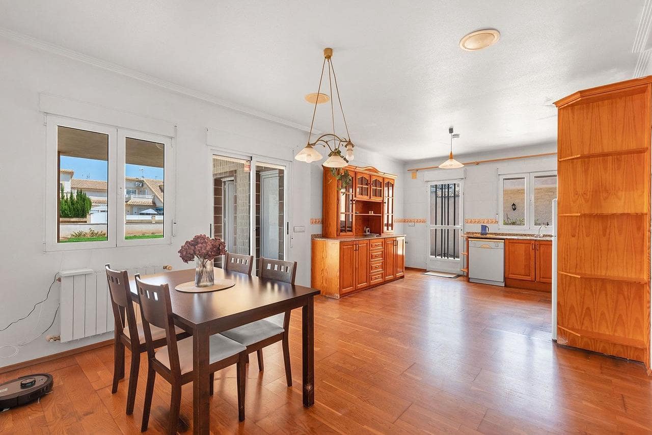 Chalet de 2 habitaciones en Pilar de la Horadada en venta - 739.000 € (Ref: 9136881)