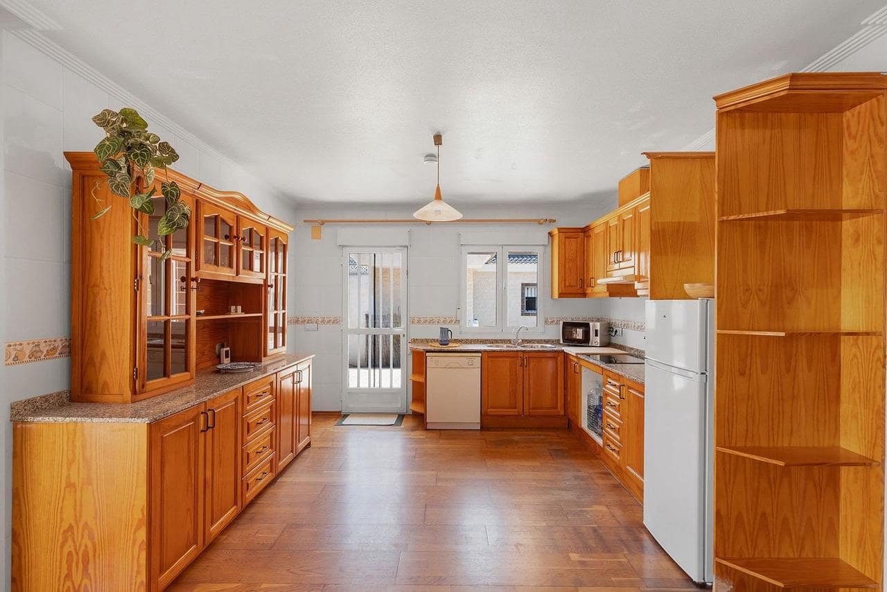 Chalet de 2 habitaciones en Pilar de la Horadada en venta - 739.000 € (Ref: 9136881)