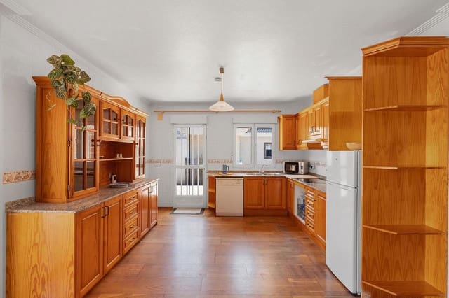 Chalet de 2 habitaciones en Pilar de la Horadada ciudad, Pilar de la Horadada en venta - 739.000 € (Ref: 9136881)