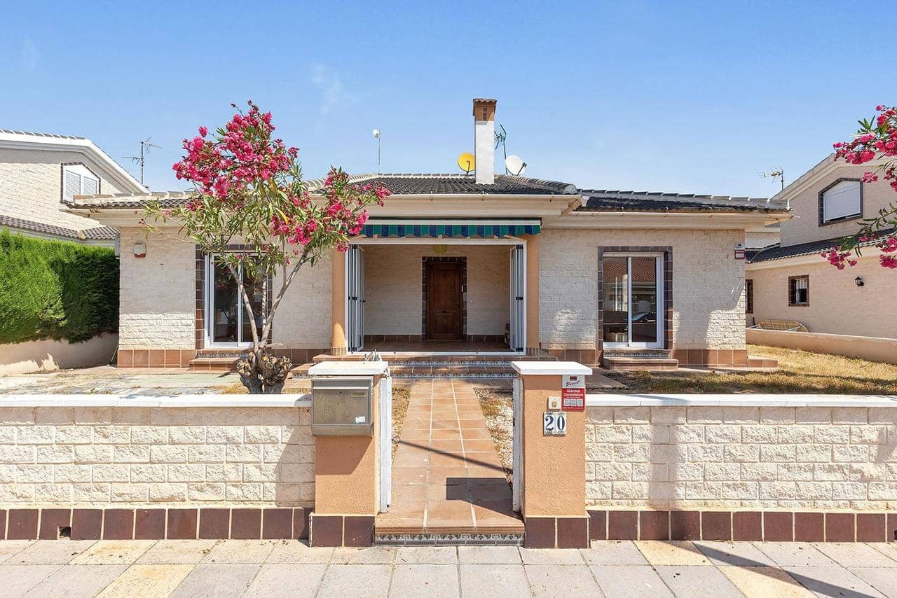 Chalet de 2 habitaciones en Pilar de la Horadada en venta - 739.000 € (Ref: 9136881)