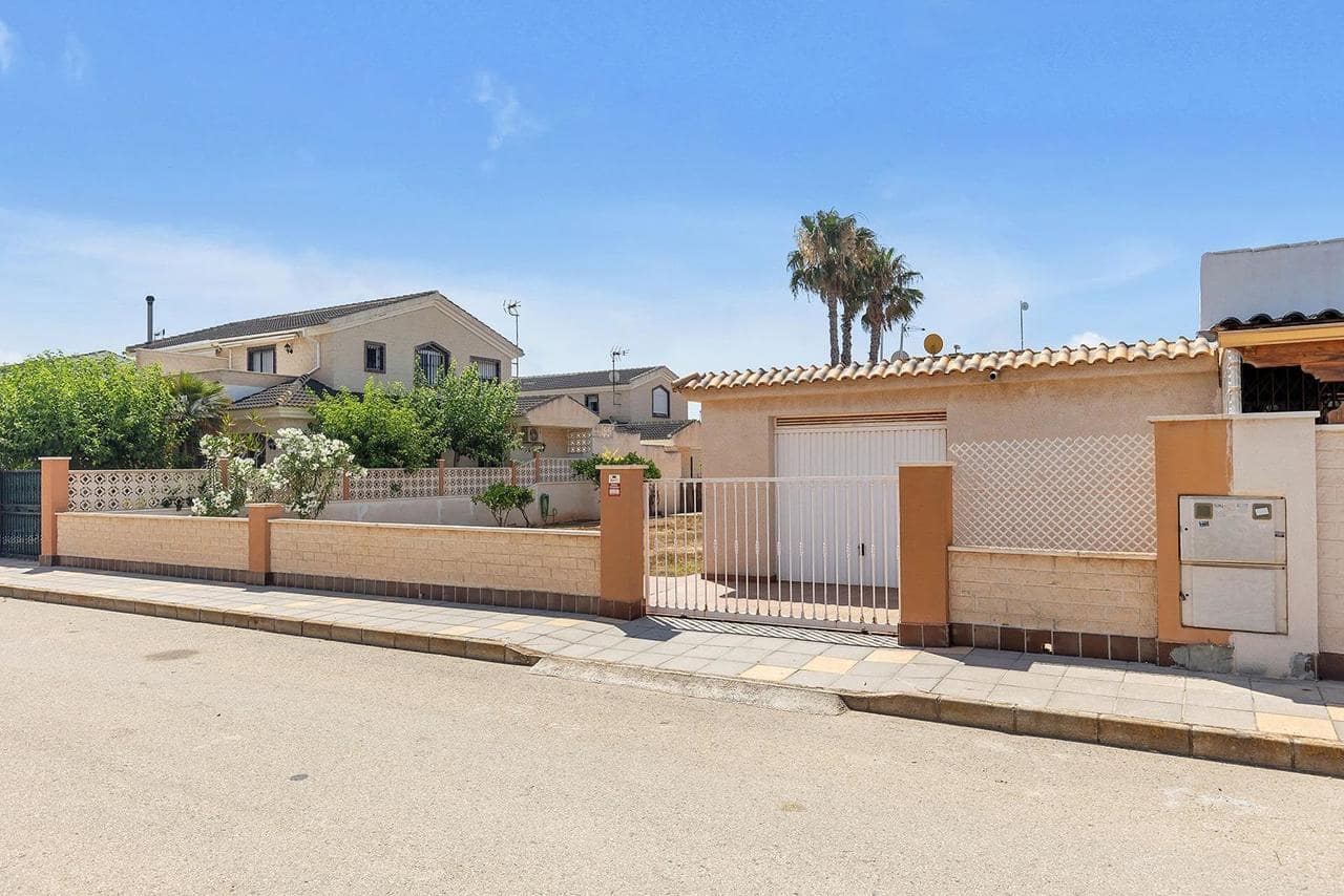 Chalet de 2 habitaciones en Pilar de la Horadada en venta - 739.000 € (Ref: 9136881)