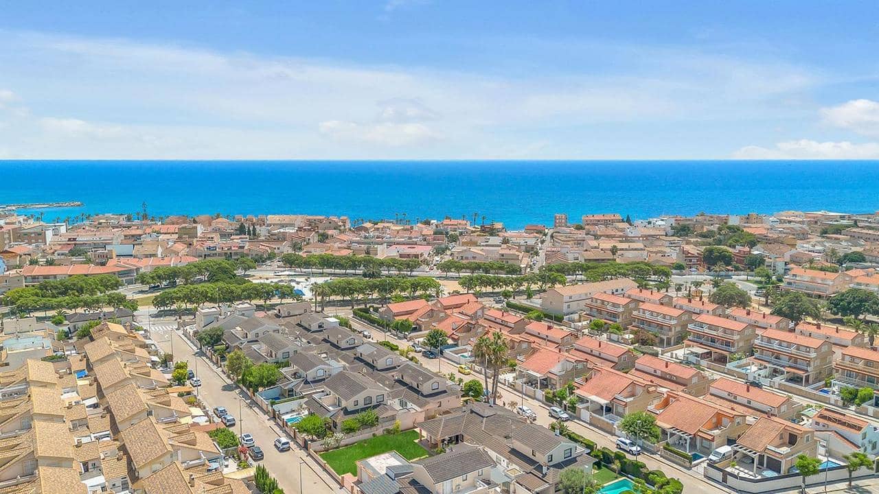 Chalet de 2 habitaciones en Pilar de la Horadada en venta - 739.000 € (Ref: 9136881)