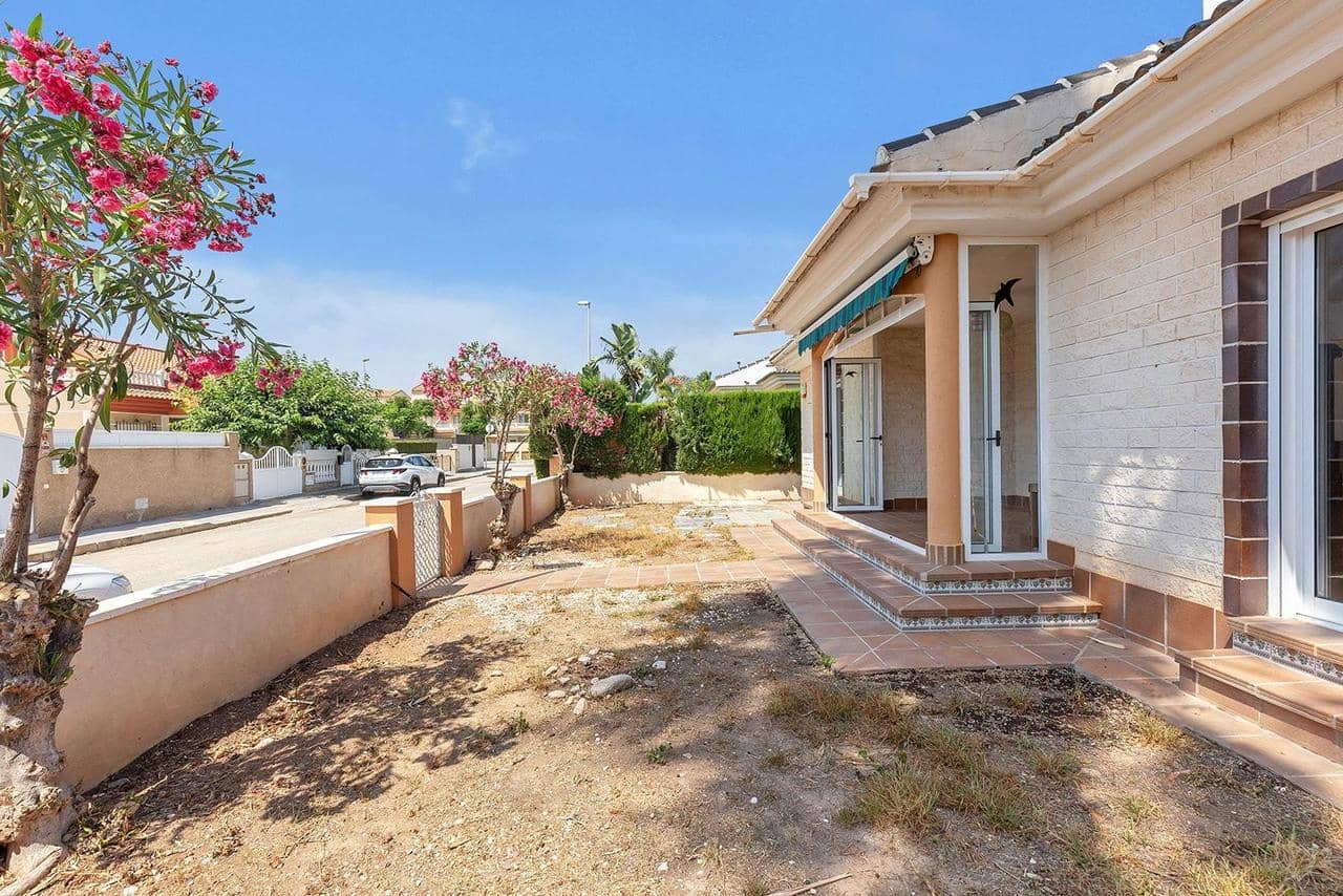 Chalet de 2 habitaciones en Pilar de la Horadada en venta - 739.000 € (Ref: 9136881)