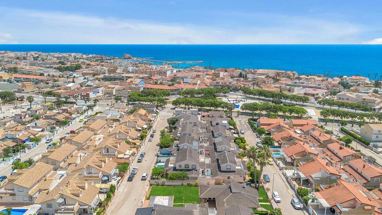 Chalet de 2 habitaciones en Pilar de la Horadada en venta - 739.000 € (Ref: 9136881)