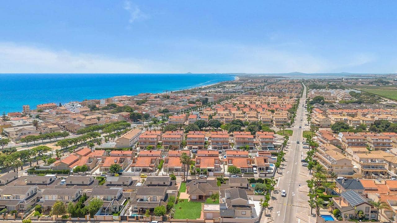 Chalet de 2 habitaciones en Pilar de la Horadada en venta - 739.000 € (Ref: 9136881)