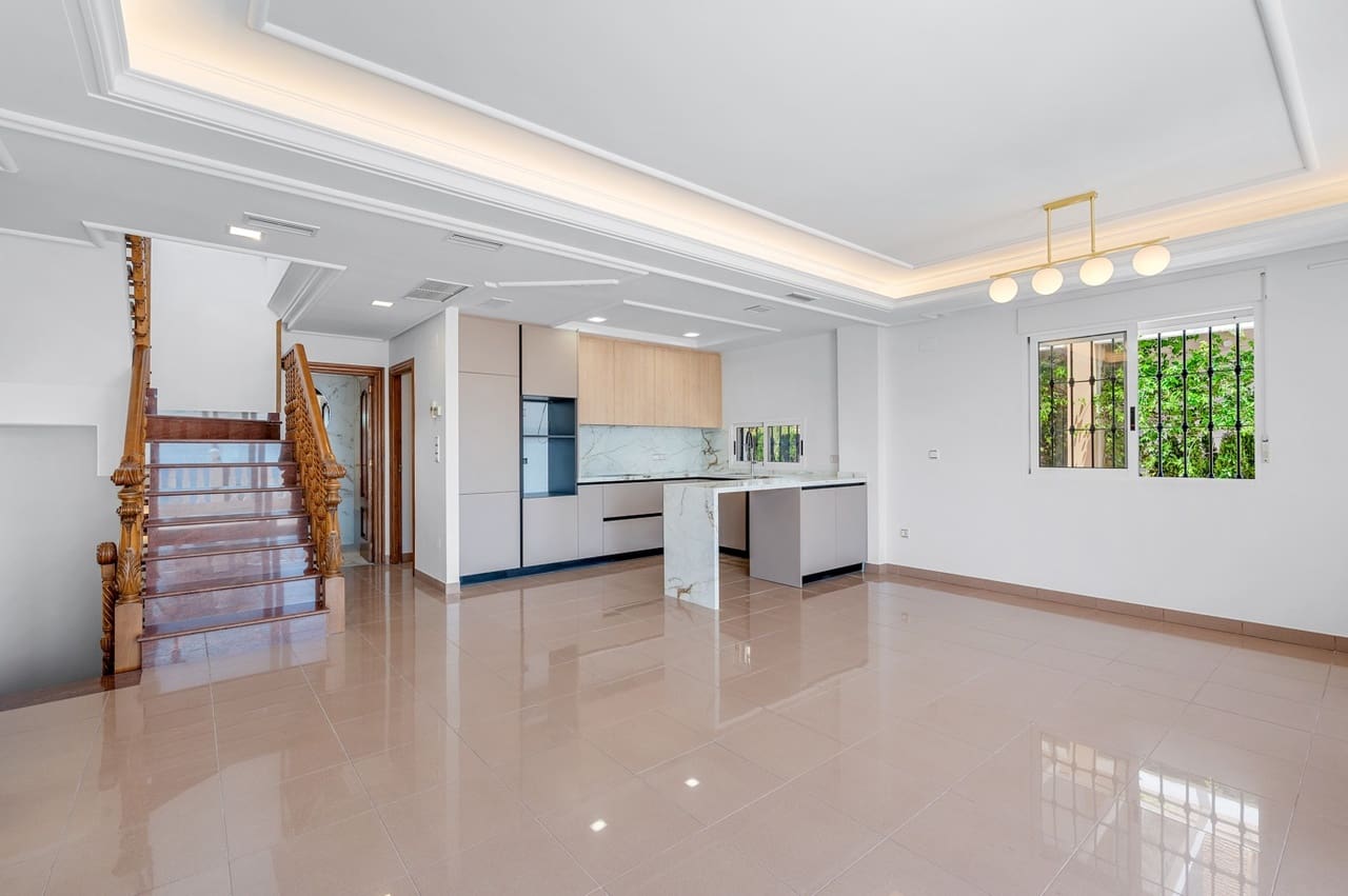 4 soveværelse Villa til salg i Torrevieja med swimmingpool - € 960.000 (Ref: 9141449)