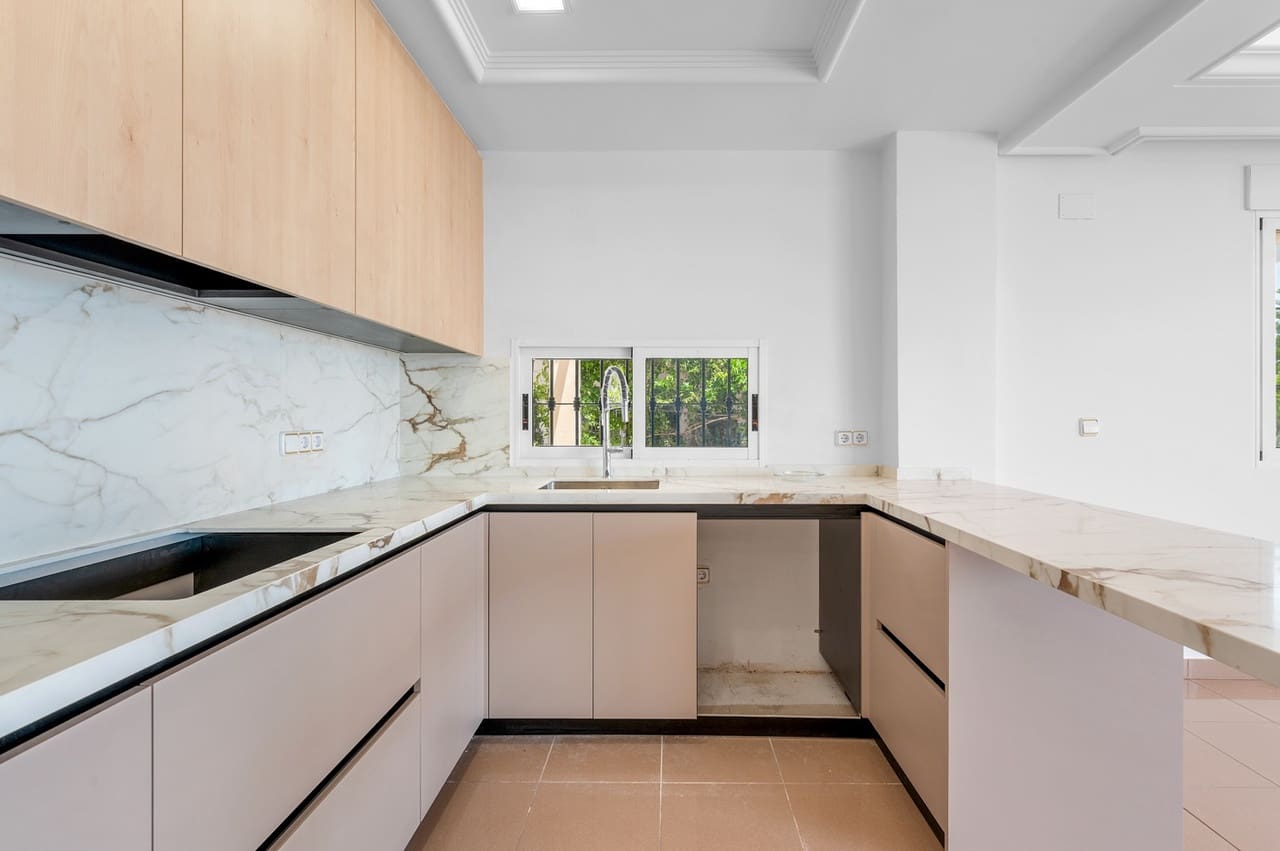 4 soveværelse Villa til salg i Torrevieja med swimmingpool - € 960.000 (Ref: 9141449)