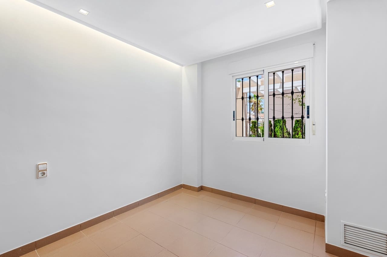 4 soveværelse Villa til salg i Torrevieja med swimmingpool - € 960.000 (Ref: 9141449)