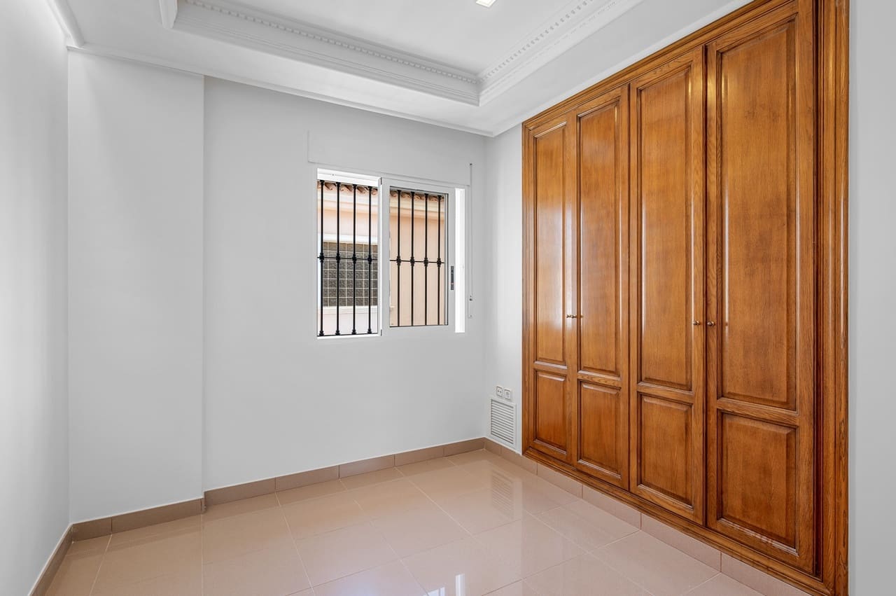 4 soveværelse Villa til salg i Torrevieja med swimmingpool - € 960.000 (Ref: 9141449)