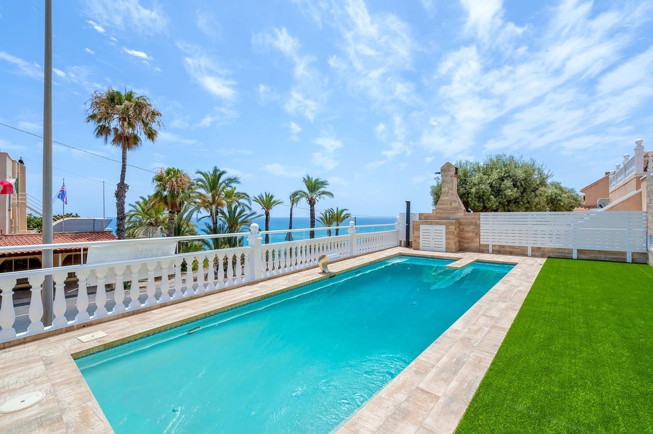 4 soveværelse Villa til salg i Torrevieja med swimmingpool - € 960.000 (Ref: 9141449)