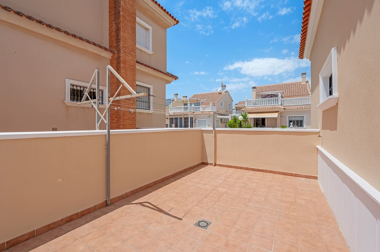 4 soveværelse Villa til salg i Torrevieja med swimmingpool - € 960.000 (Ref: 9141449)