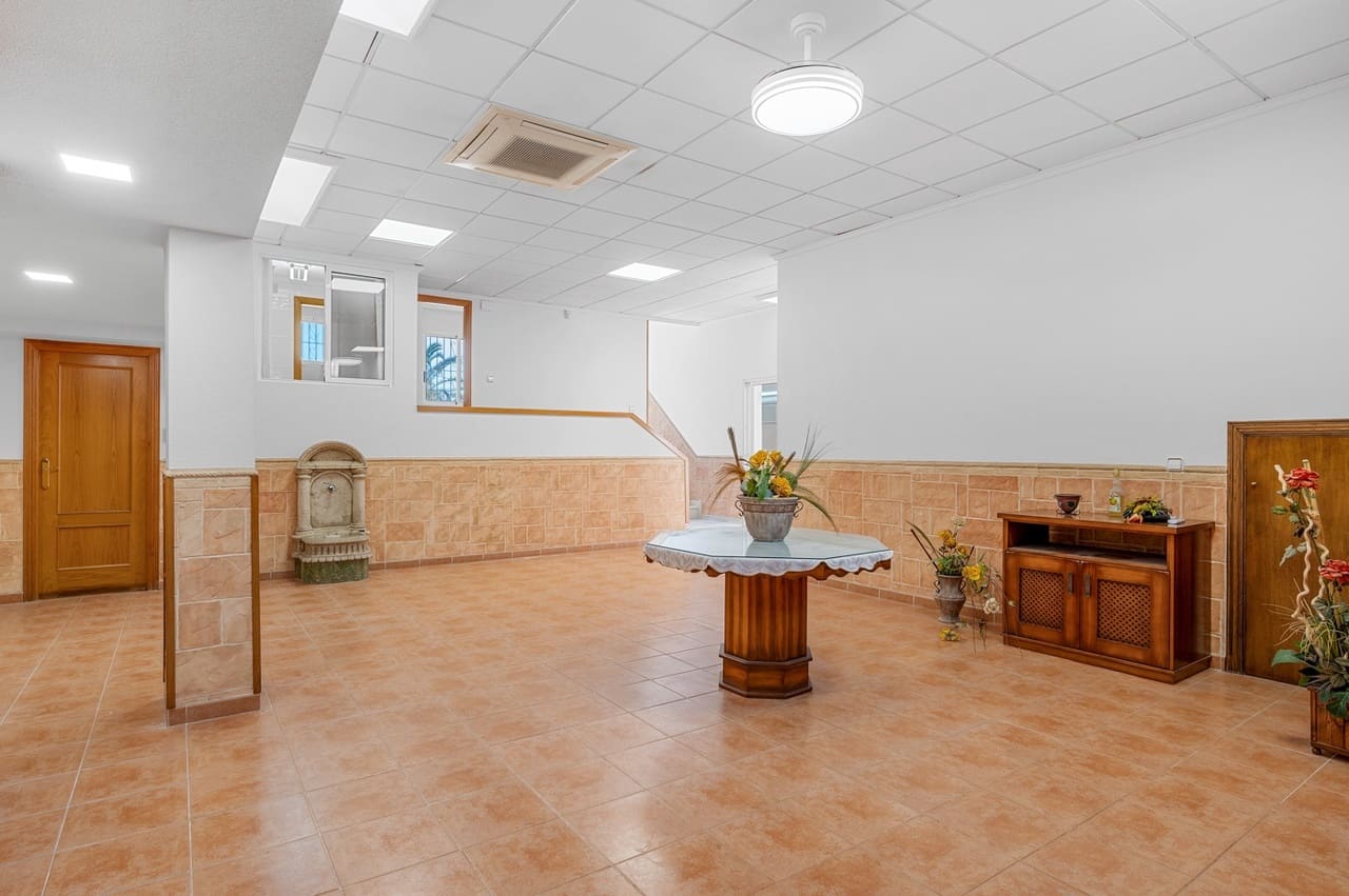 4 soveværelse Villa til salg i Torrevieja med swimmingpool - € 960.000 (Ref: 9141449)