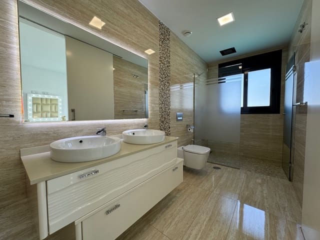 5 quarto Moradia para venda em San Miguel de Salinas com piscina garagem - 849 000 € (Ref: 9146871)