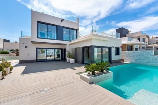 5 quarto Moradia para venda em San Miguel de Salinas com piscina garagem - 849 000 € (Ref: 9146871)