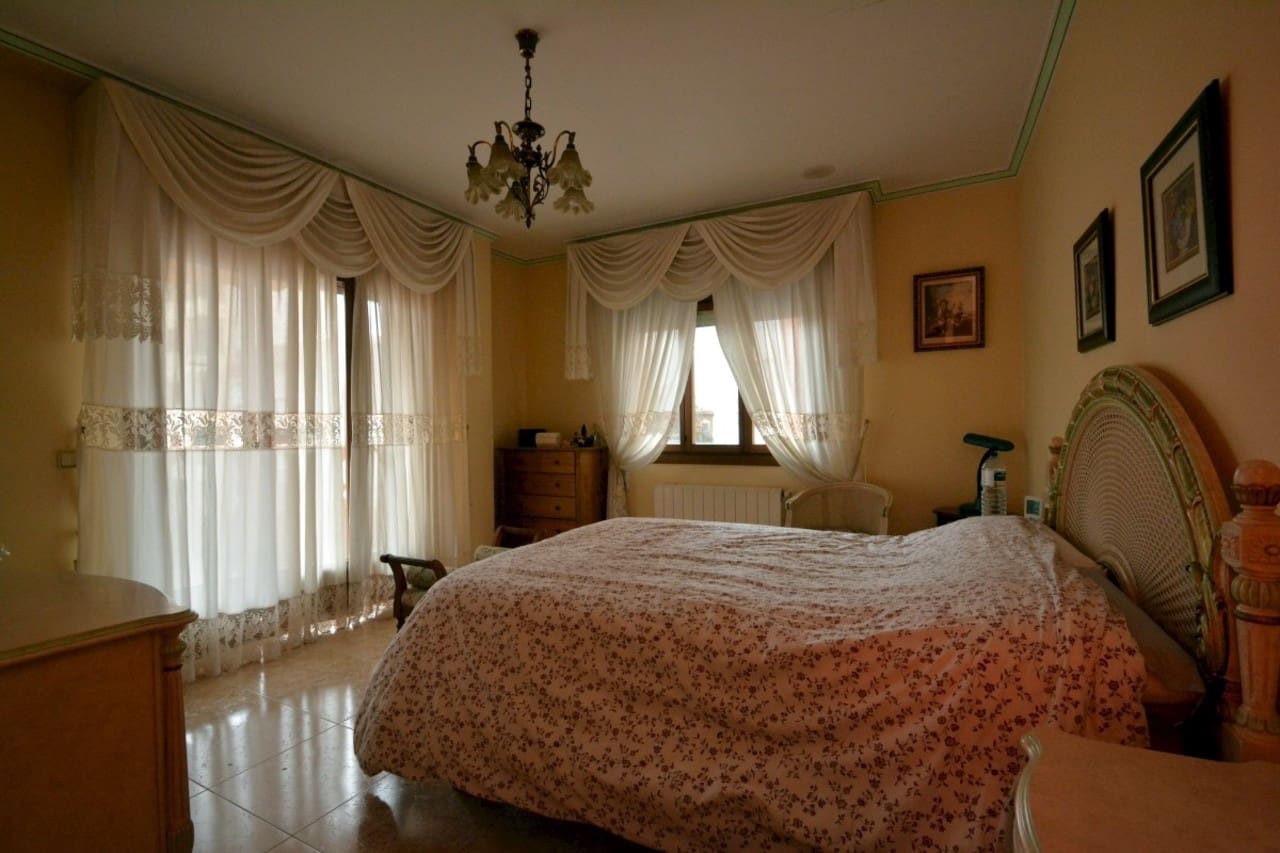 8 soveværelse Villa til salg i Guardamar del Segura - € 800.000 (Ref: 9154799)